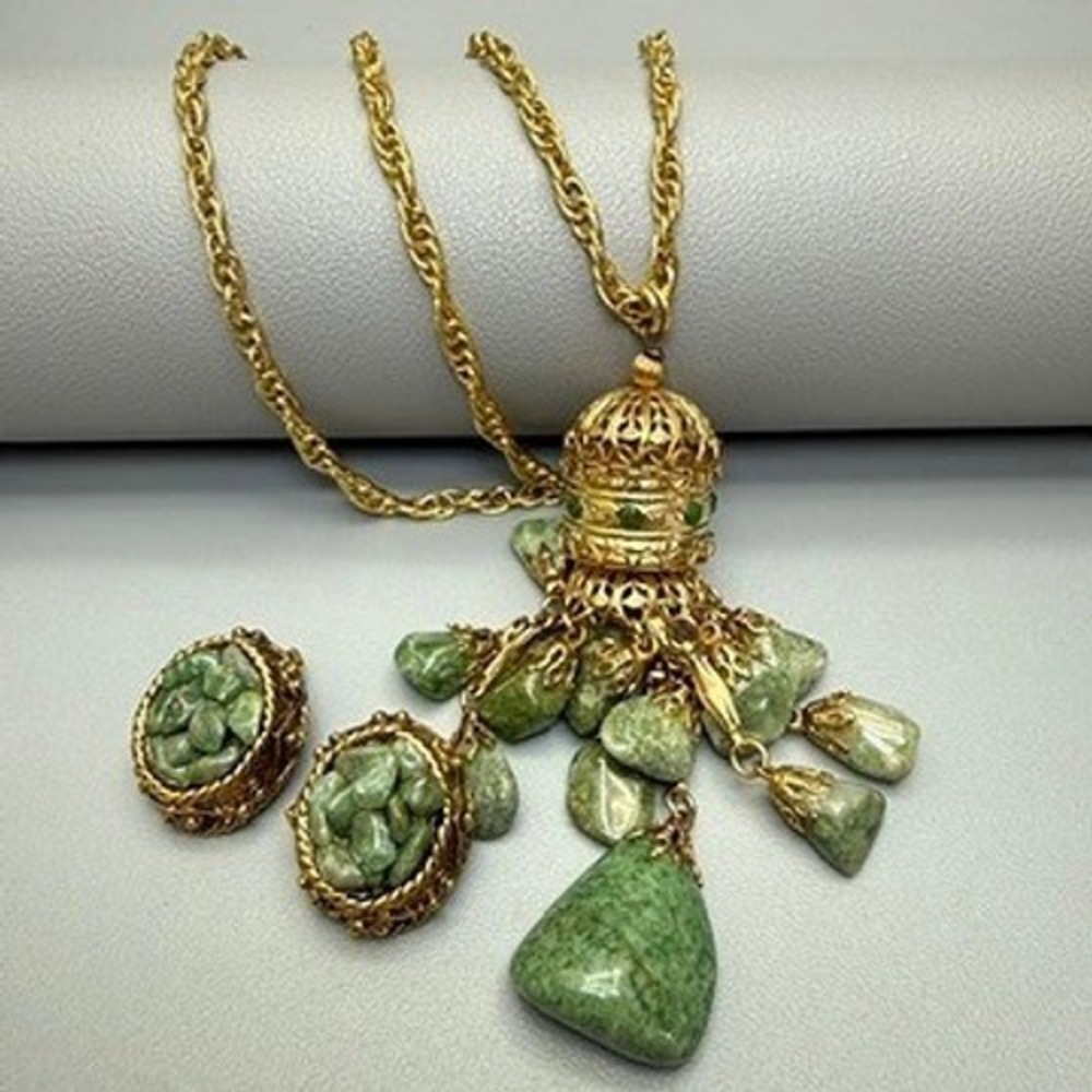 Vintage Gold Tone Green Stone Tassel Necklace Clip Earrings Set Etruscan Revival